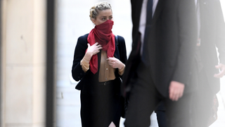 Amber Heard Says Johnny Depp Threw Bottles 'Like Grenades' During '3-Day Hostage Situation' in Australia